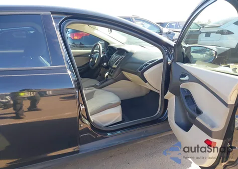 2014 Ford Focus Se z USA, uszkodzony, nr VIN 1FADP3K29EL341566